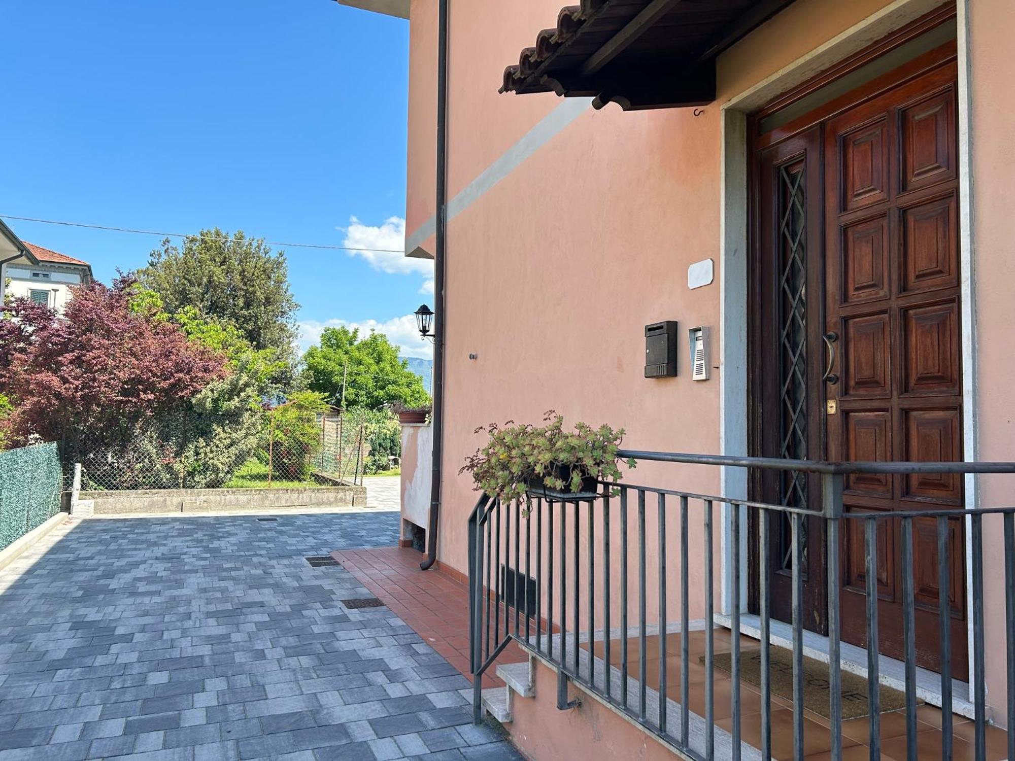 Albi'S House,Terrazza ,Wi-Fi, Parcheggio, Ac Apartment Lucca Exterior photo